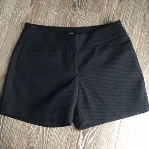 Size 4 Apt 9 black dress shorts